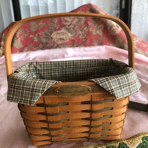Longaberger Basket with Checkered Liner 2002 Dresden with plastic insert liner